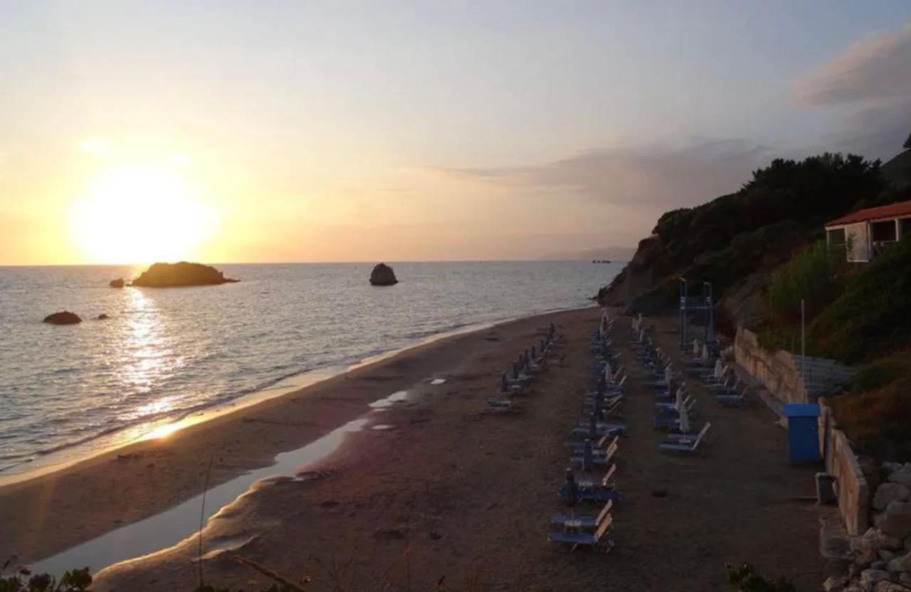 Stefanias Prasoudi Beach Ágios Matthaíos Extérieur photo