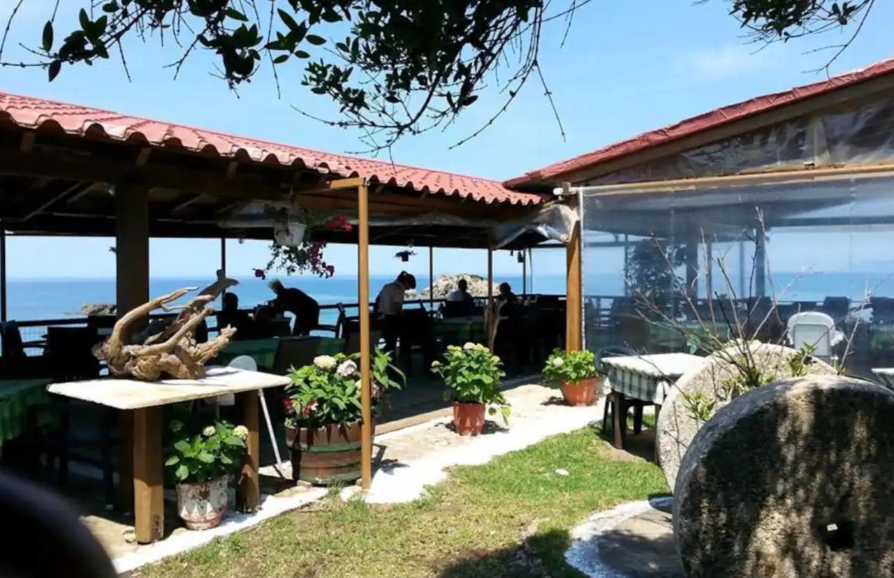 Stefanias Prasoudi Beach Ágios Matthaíos Extérieur photo