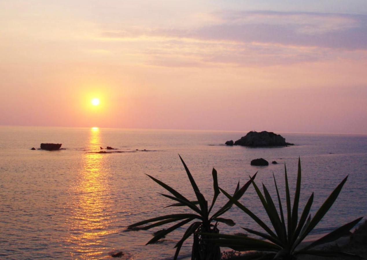 Stefanias Prasoudi Beach Ágios Matthaíos Extérieur photo