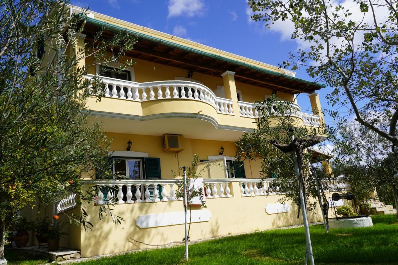 Stefanias Prasoudi Beach Ágios Matthaíos Extérieur photo